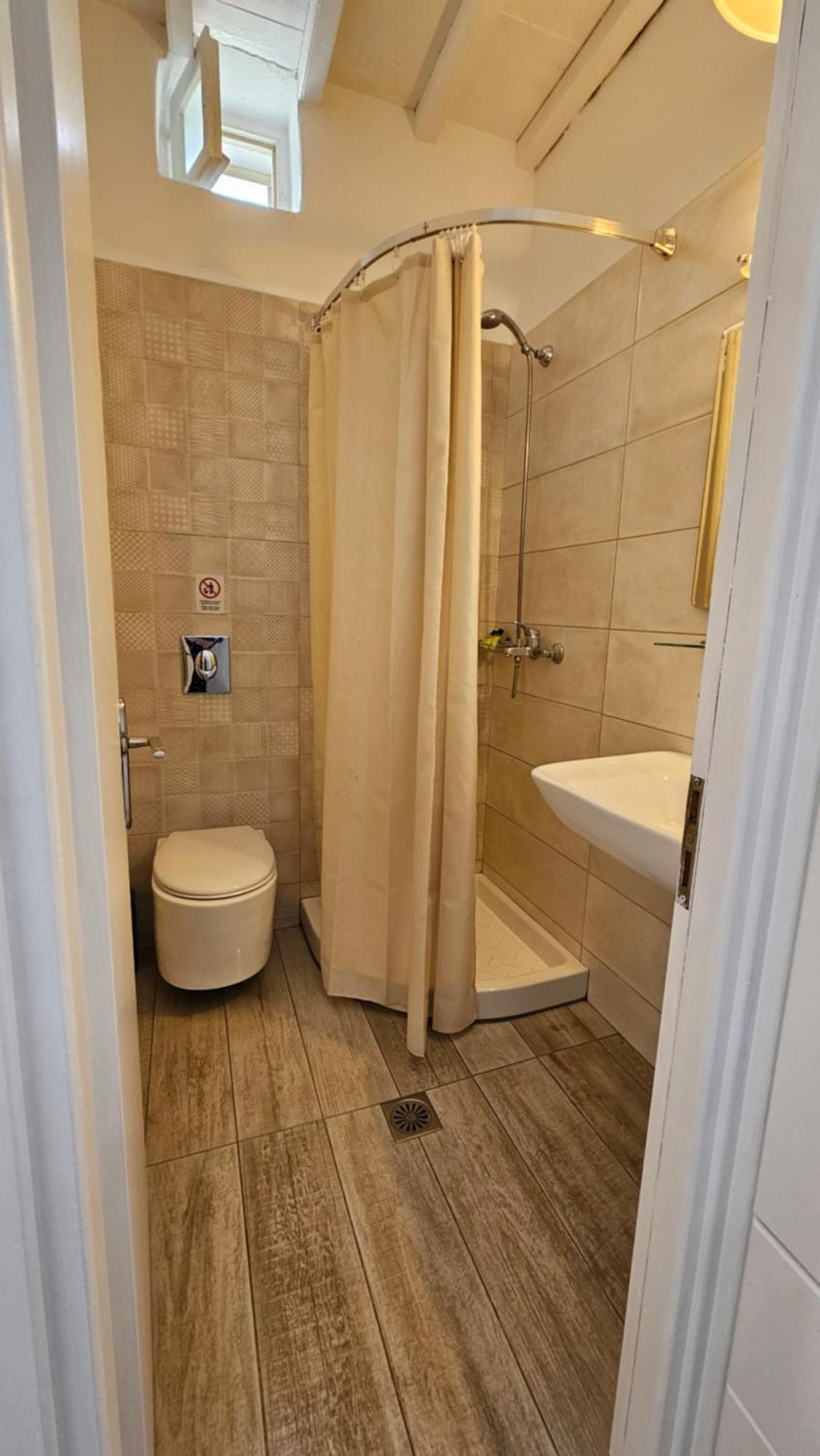 Hotel Eleanna's